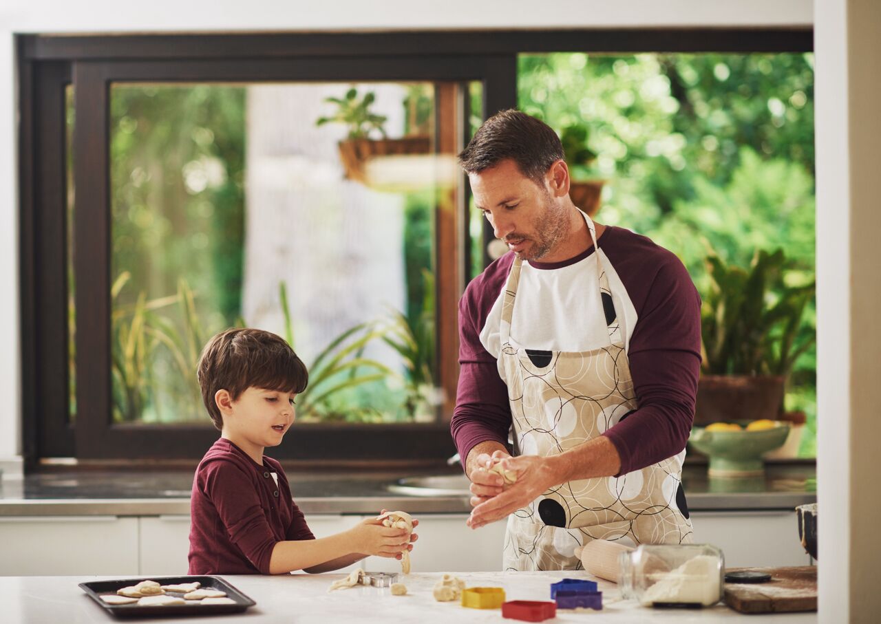 لذت آشپزی با کودکان؛ چگونه با بچه‌ها آشپزی کنیم؟